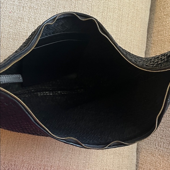 The essential curve shoulder bag - Picture 12 of 16